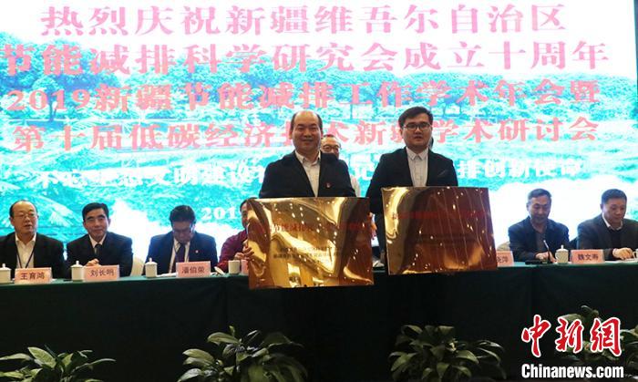 25日，新疆節(jié)能減排化工重點(diǎn)實(shí)驗(yàn)室正式授牌?！⊥跣≤?攝